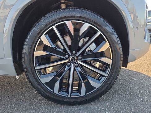 New 2026 Volvo XC90 T8 Plus w/ Protection Package Premier AWD/4WD image 10