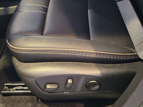 Used 2026 Chevrolet Traverse High Country image 13