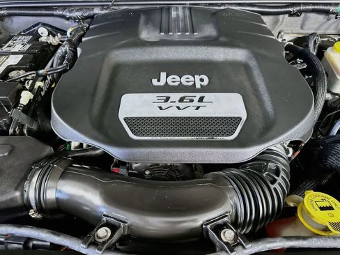 Used 2012 Jeep Wrangler Unlimited Sahara w/ Trailer Tow Group AWD/4WD image 9