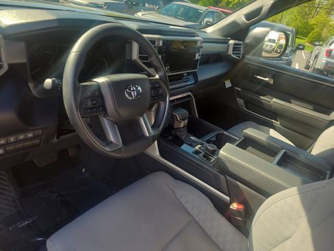 Used 2025 Toyota Tundra SR5 AWD/4WD image 16