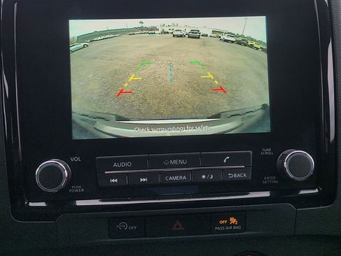 Used 2024 Nissan Frontier SV image 18