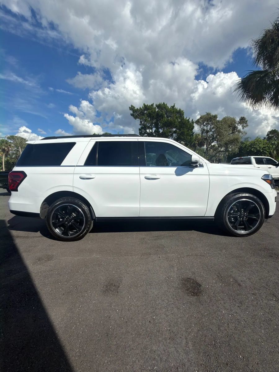 Used 2023 Ford Expedition Limited RWD image 4
