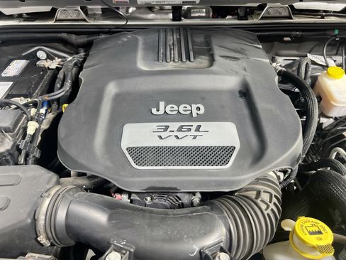 Used 2012 Jeep Wrangler Altitude image 27