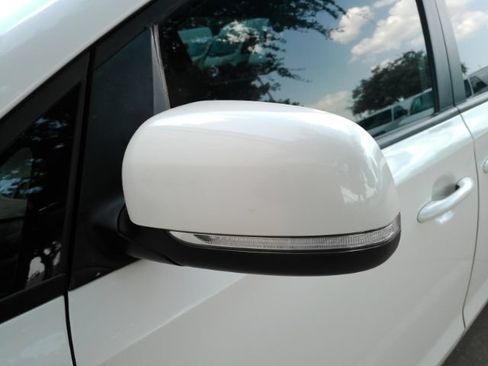Used 2021 Kia Sedona LX FWD image 15