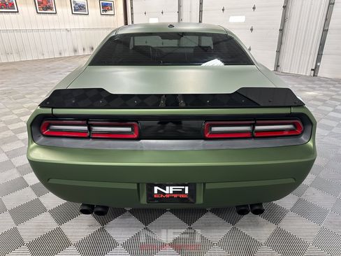 Used 2009 Dodge Challenger SRT8 w/ SRT Option Group II RWD image 9