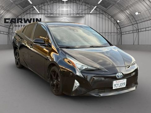 Used 2016 Toyota Prius Four Touring w/ Premium Convenience Package FWD image 3