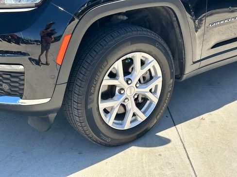 Used 2023 Jeep Grand Cherokee L Limited w/ Luxury Tech Group II AWD/4WD image 9