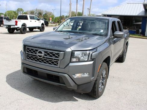 Used 2022 Nissan Frontier SV image 3