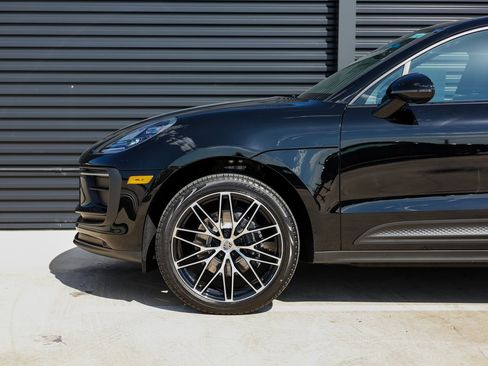 Certified 2025 Porsche Macan image 11