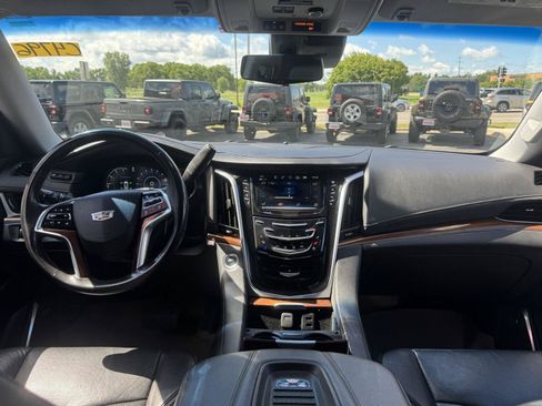 Used 2020 Cadillac Escalade ESV Luxury AWD/4WD image 32