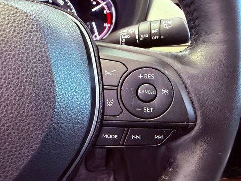 Used 2019 Toyota RAV4 Limited image 25