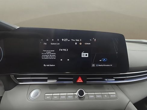 Used 2025 Hyundai Elantra SEL FWD image 31