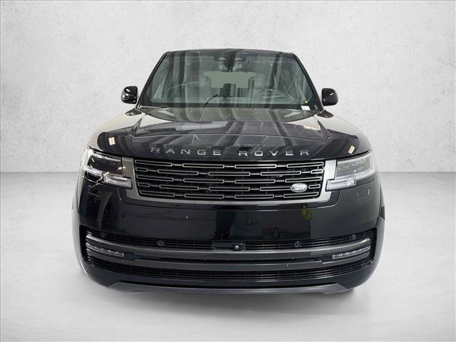 Used 2025 Land Rover Range Rover SE AWD/4WD image 2