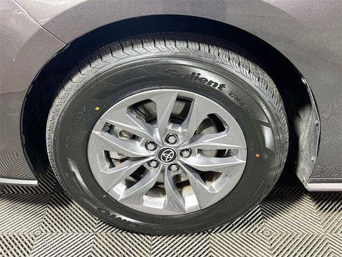 Certified 2024 Toyota Sienna XLE image 33
