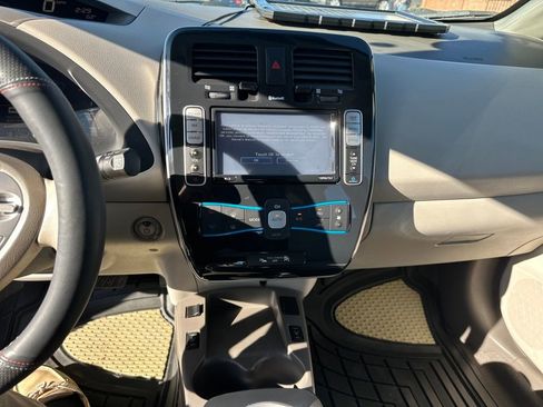 Used 2012 Nissan Leaf SV image 19