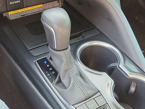 Used 2020 Toyota Camry XLE image 25