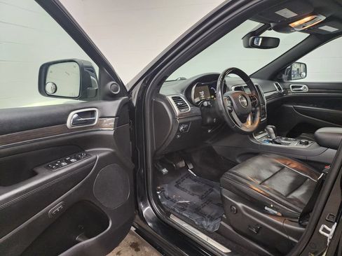 Used 2018 Jeep Grand Cherokee Overland AWD/4WD image 11
