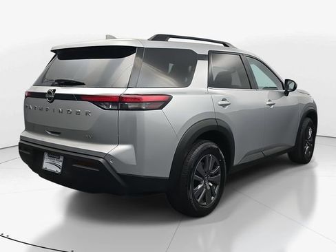 Used 2024 Nissan Pathfinder SV image 10
