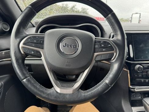 Used 2019 Jeep Grand Cherokee Overland AWD/4WD image 18
