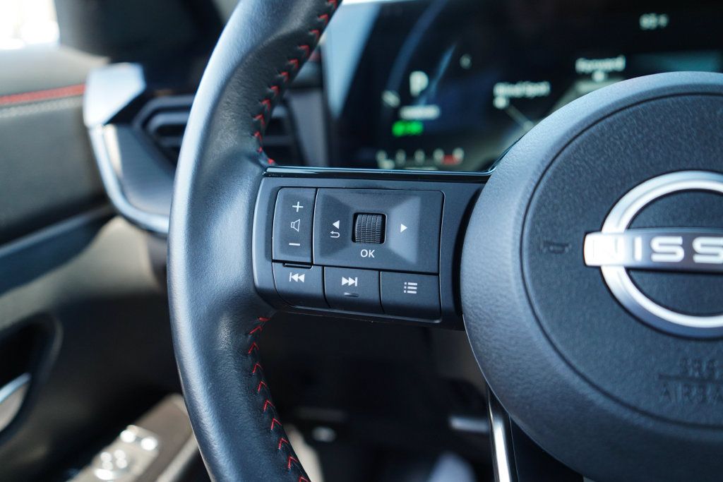 Used 2025 Nissan Kicks SR FWD image 32