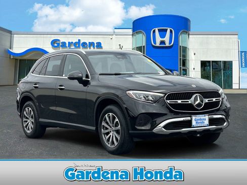 Used 2024 Mercedes-Benz GLC 300 image 1
