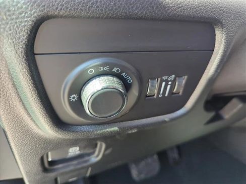 New 2025 Jeep Grand Cherokee Altitude image 17