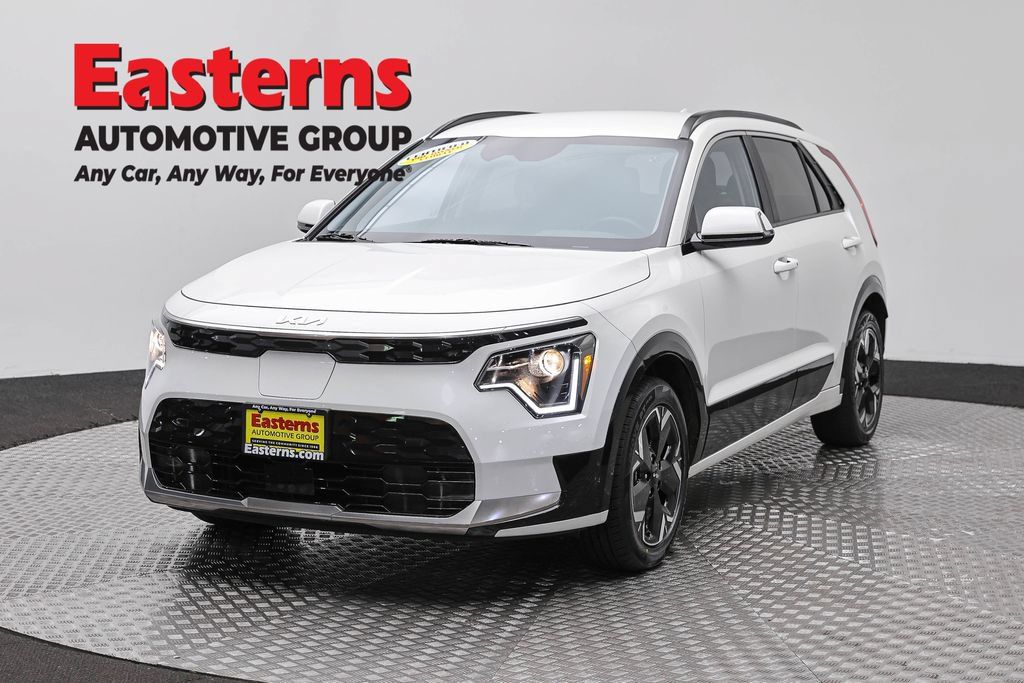 Used 2024 Kia Niro Wind w/ Wind Preserve Package FWD image 1