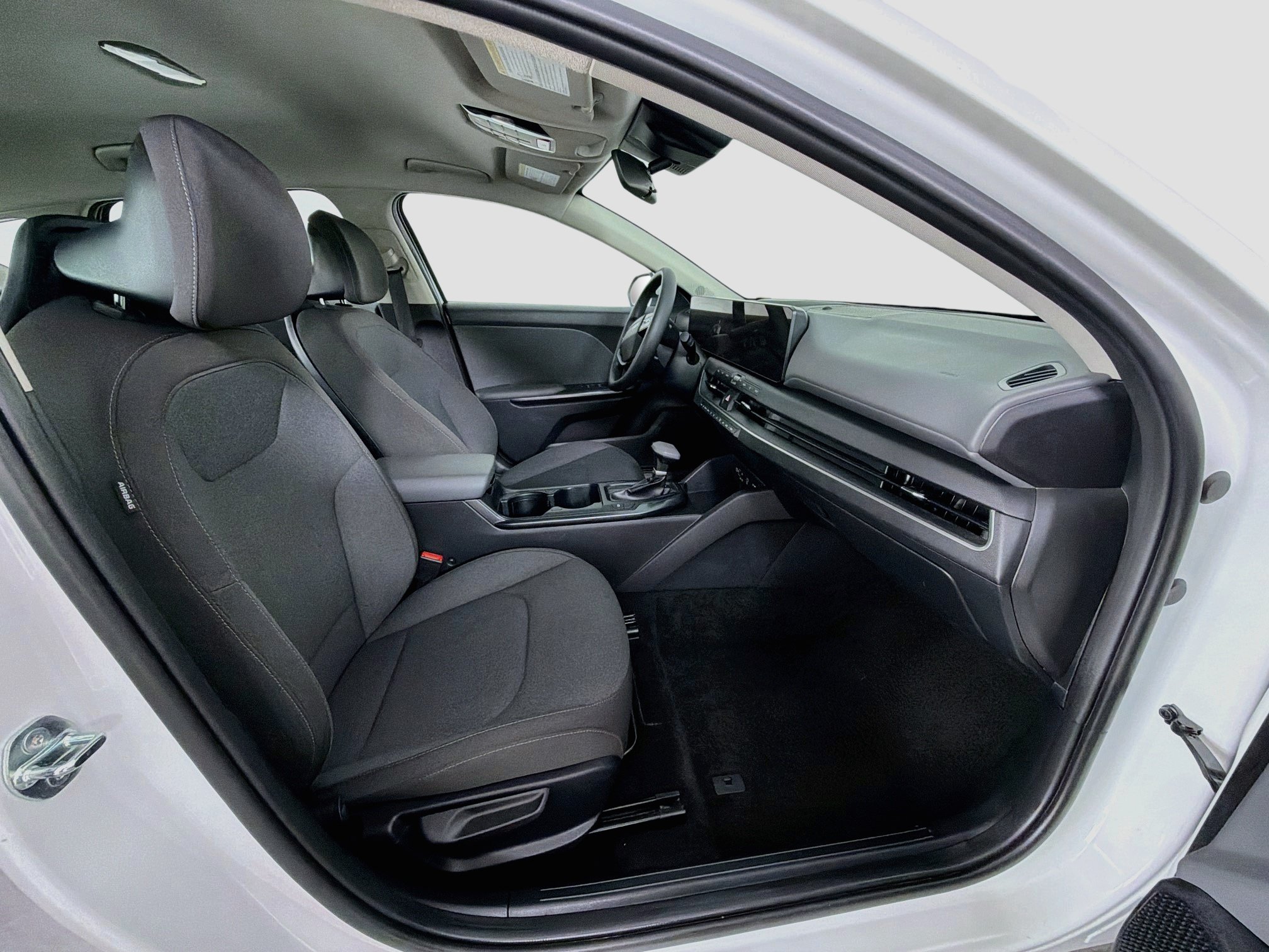 Used 2025 Kia K4 FWD image 30