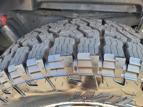 Certified 2024 Jeep Gladiator Sport image 12