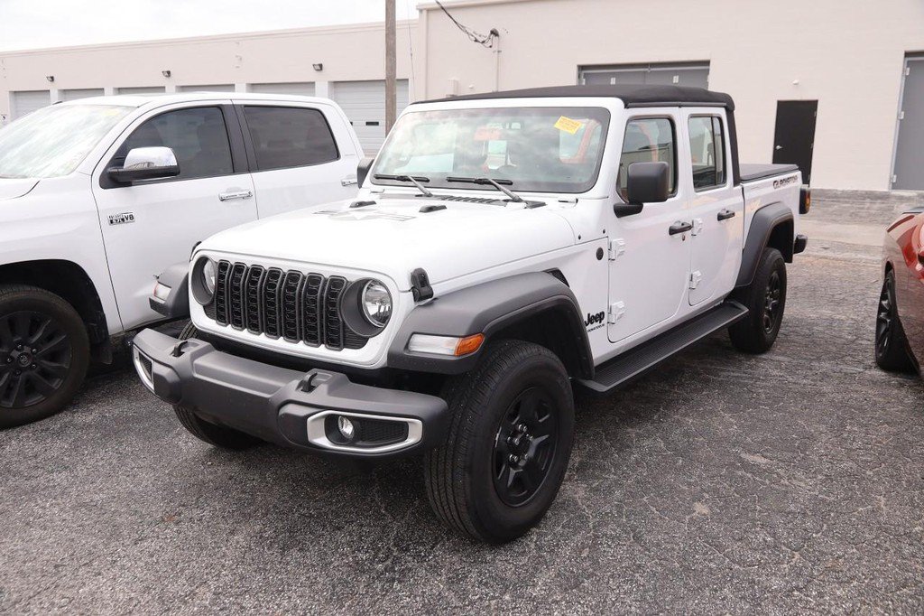 Used 2024 Jeep Gladiator Sport AWD/4WD image 4