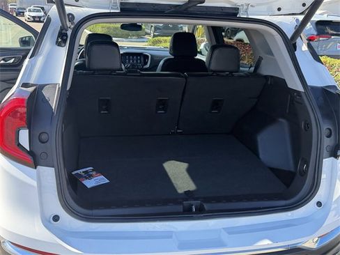 Used 2024 GMC Terrain SLT image 24