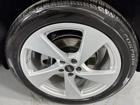 Used 2025 Audi Q5 Premium Plus w/ Premium Plus AWD/4WD image 3