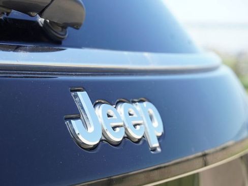 Used 2023 Jeep Compass Latitude AWD/4WD image 12