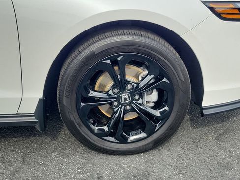 Certified 2025 Honda Accord SE image 5