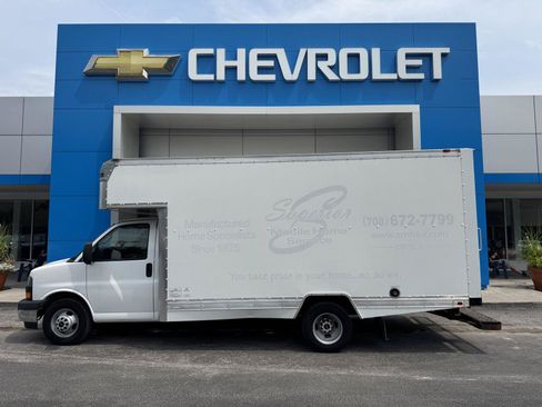 Used 2017 GMC Savana 3500 RWD image 1