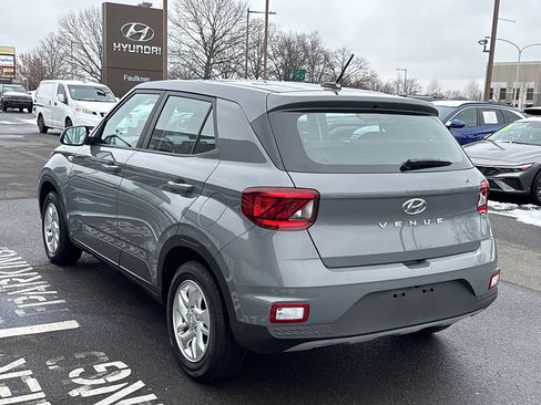 Certified 2023 Hyundai Venue SE image 4