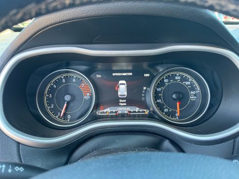 Used 2016 Jeep Cherokee Trailhawk w/ Comfort/Convenience Group image 10