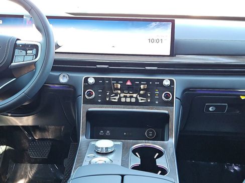 Certified 2025 Genesis GV80 3.5T Prestige AWD/4WD image 20