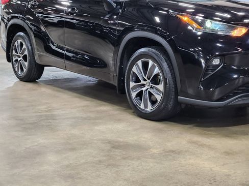 Used 2022 Toyota Highlander XLE FWD image 16