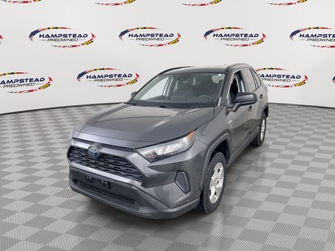 Used 2021 Toyota RAV4 LE AWD/4WD image 1