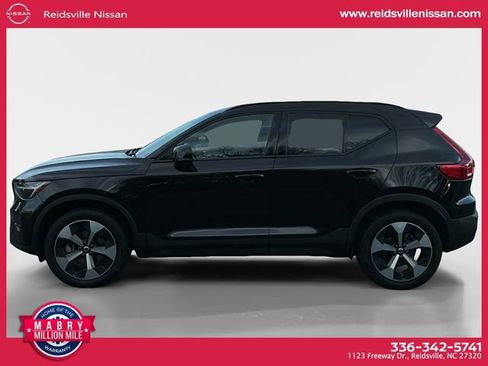 Used 2024 Volvo XC40 B5 Plus image 3