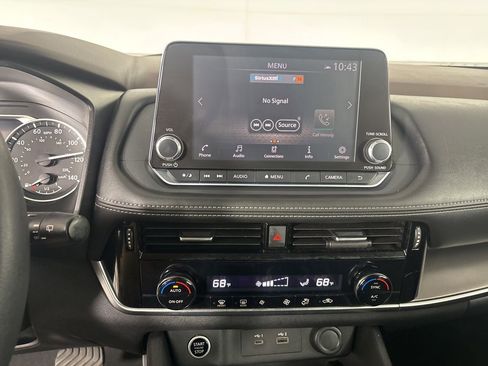 Used 2021 Nissan Rogue SV image 14