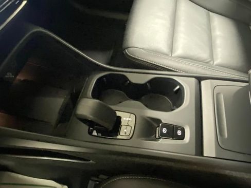 Used 2025 Volvo XC40 B5 Core image 27