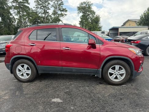 Used 2019 Chevrolet Trax LT w/ LT Convenience Package FWD image 5