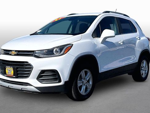 Used 2017 Chevrolet Trax LT AWD/4WD image 1