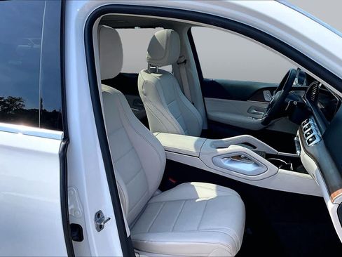 Used 2024 Mercedes-Benz GLE 450 4MATIC image 9
