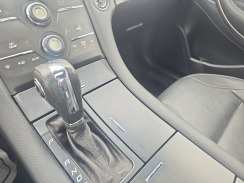 Used 2013 Ford Taurus SEL FWD image 20