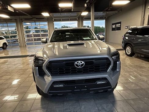 Certified 2025 Toyota Tacoma TRD Sport AWD/4WD image 1