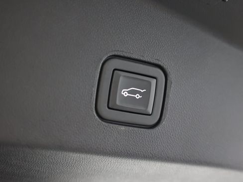 Used 2024 Cadillac Lyriq Tech RWD image 33