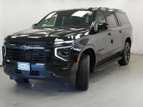 New 2026 Chevrolet Suburban RST w/ Comfort Package AWD/4WD image 3